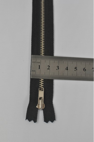 ZIP042  1號拉鏈  銀色拉鏈  白銅牙密尾拉鏈  單頭金屬拉鏈  不設單獨拉鍊訂購 側面照